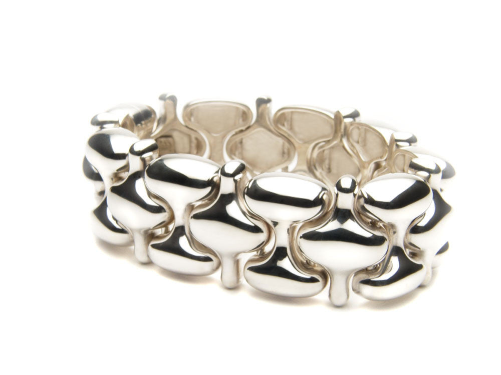 Sterling silver link bracelet with our signature integrated magnetic closure.
Wide version $ 3380. $2,350.00