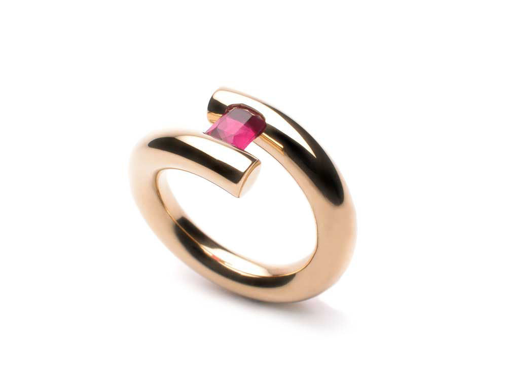 Tension Ring in eighteen karat Yellow Gold holding a superb Ruby, 1.12 ct. $5,600.00