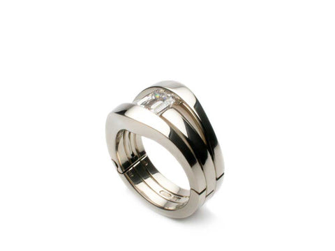 Ring - Eighteen karat white gold ring